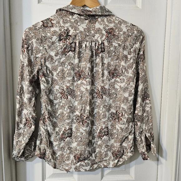 FRAME '70s Ruffle Silk Top in Off White Multi - Picture 8 of 9